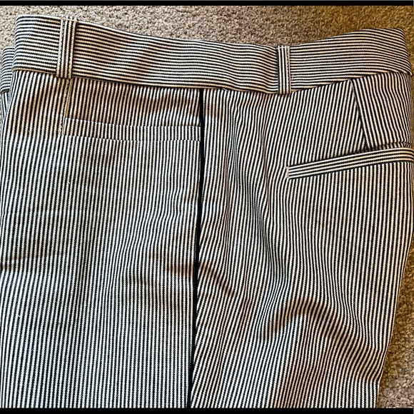Adorable Banana Republic size 2 navy pinstripe and piped Size 2 crop dress pants - Picture 1 of 5